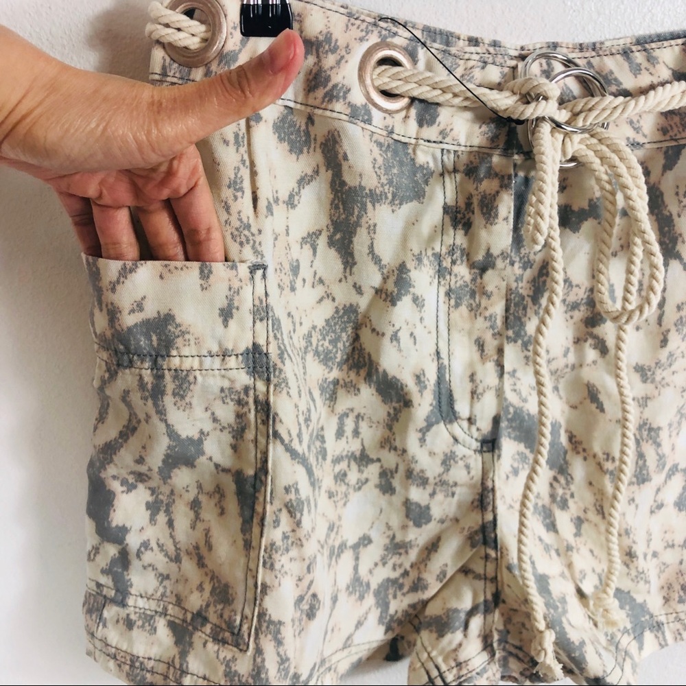NWT TOPSHOP TIE DIE ROPE BELT HIGH RISE SHORTS - Picture 4 of 8